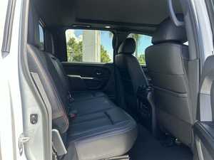 Big White 2025 Essence Atmosphérique PRO-4X Double Cabine 4x4 (Occasion Excellent État) Démarrage à Distance Remorquage - Product Image 5