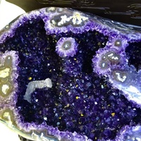 Prix d'usine, haute qualité, géode d'améthyste naturelle violet foncé, cristal en forme irrégulière, emballage personnalisable pour le Feng Shui