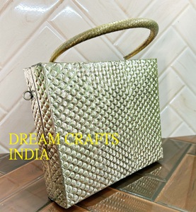 Bolso de novia de Metal de alta calidad, monederos de boda de verano a la moda, forma cuadrada, diseño en relieve a mano, cadenas con asa desmontable - Product Image 3