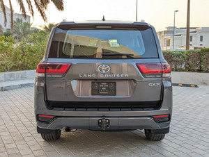 Juguete OTA Land Cruiser 2022 a la venta caliente gasolina diésel Nuevo Usado mano izquierda superior bajo kilometraje interior de lujo motor V8 4x4 limpio - Product Image 2