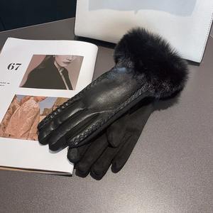 Gants en cuir PU pour femmes avec bordure en fausse fourrure, doublure thermique respirante pour les fêtes d'hiver par temps froid - Product Image 1