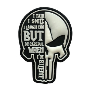 Parches de Goma de PVC Personalizables con Diseños de Calaveras, Flores y Letras Inglesas, Relieve 3D, Cosidos, Ecológicos para Ropa, Sombreros y Bolsos - Product Image 1