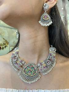 Ensemble de collier en laiton indien oxydé pour femmes bijoux élégants légers pour tenues décontractées tenue de bureau occasions spéciales - Product Image 2