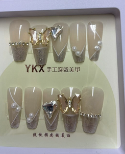 Unghie finte a forma di cuore con diamanti per una manicure veloce e temporanea - Product Image 1