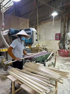 แท่งไม้ป็อปลาร์สี่เหลี่ยมแบบยังไม่เสร็จขนาด 96 นิ้ว สำหรับงาน DIY งานฝีมือ ทำเฟอร์นิเจอร์ ตกแต่งบ้าน ขนาดสั่งทำได้ ยี่ห้อ OEM EFS - Product Image 6