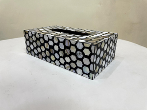 Caja de Pañuelos Decorativa con Diseño de Flores Grabadas, Hecha a Mano, para Habitaciones de Hotel y Decoración de Boutique, Tradebyd - Product Image 4