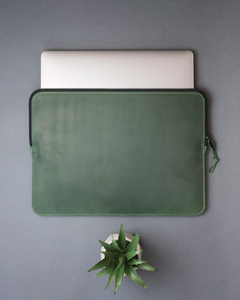 Housse en cuir véritable durable faite à la main pour ordinateur portable légère et portable de haute qualité pour le travail de bureau - Product Image 1