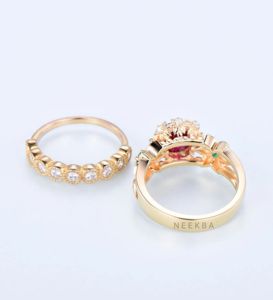 ชุดแหวนแต่งงานทับทิมวินเทจ-แหวนทับทิมสไตล์ดอกไม้จับคู่กับเพชรโมอิสซาไนต์เรียงซ้อนวงแหวนทับทิมสีเหลืองทอง14K - Product Image 3