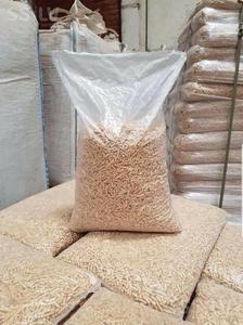 Suministro de Fábrica de Pellets de Madera de Calidad en Forma de Barra, Combustible Natural para Sistemas de Calefacción, Estufas y Calderas, Bolsa de 15 Kg - Product Image 3