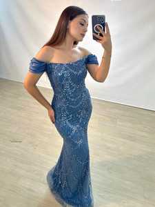 Vestido de Noche Largo y Elegante, Rojo, Moderno, Recto, con Hombros Descubiertos, en Azul Marino y Negro, Diseño Personalizado - Product Image 3