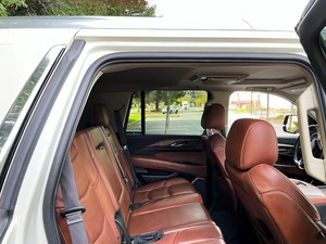 CADILLAC ESCALADE 2015 SUPER LIMPIO, TRANSMISIÓN AUTOMÁTICA, ASIENTOS DE CUERO - Product Image 4