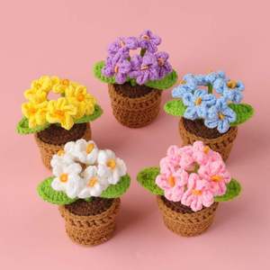 Décoration d'intérieur : Bouquet tricoté en forme de cœur, tulipes et tournesols au crochet, plantes en pot en fil et coton - Product Image 6