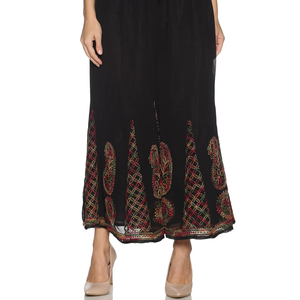 Elegante Sharara Kali de Georgette Suave con Bordado Multi-Chikankari Hecho a Mano, Estilo Formal Recto con Cordón Ajustable - Product Image 1