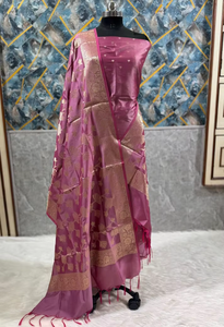 Ensemble de costume semi-Kataan Banarasi tissé à la main pour femme, tenue ethnique indienne, coupe régulière, texture luxueuse, motif traditionnel, idéal pour les fêtes - Product Image 3