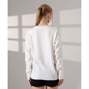 Pull à col rond avec motif brodé - Ecru - Product Image 4