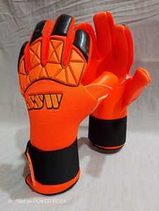 Gants de gardien de but avec logo personnalisé en gros Gants de football allemands en latex antidérapants Gants d'extérieur professionnels pour enfants et adultes - Product Image 3