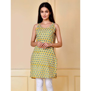 Top Corto sin Mangas de Algodón con Estampado Floral Mostaza, Top Corto de Popelina con Elegante Estampado Floral - Product Image 1