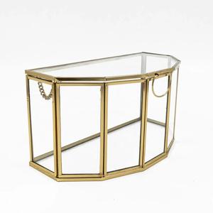 กรอบกระจกทองเหลืองสี่เหลี่ยมสีทองทันสมัยอเนกประสงค์เป็นมิตรกับสิ่งแวดล้อมกล่องแสดงเครื่องประดับสำหรับผู้ถือเครื่องประดับที่เป็นของที่ระลึกสุดหรู - Product Image 6