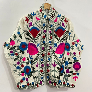 Chaqueta de invierno hecha a mano para mujer con bordado Suzani abrigo corto de tela TNT con estilo y diseño de Bata - Product Image 1