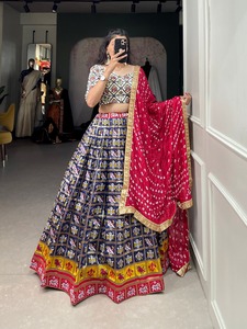 Patola lehenga choli อุปกรณ์จัดงานแต่งงานที่สวยงามสำหรับผู้ใหญ่ที่ทำจากผ้าฝ้ายและผ้าเรยอนใหม่และเสื้อผ้าปากีสถาน - Product Image 5
