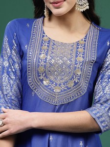 Conjunto Étnico Exclusivo de Diseño Tradicional Indio-Pakistaní para Mujer, Kurti Anarkali Listo para Usar con Pantalones a Juego, Última Moda en Viscosa - Product Image 6