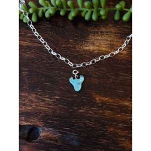 Breloques en argent sterling et turquoise de Mohave, faites à la main par des artisans Navajo, avec crâne de taureau serti, idéales pour un cadeau - Product Image 1