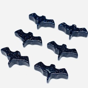 Amuleto de Piedra Natural Tallada a Mano con Forma de Murciélago de Piedra Solar Negra de 20x10 MM - Product Image 3