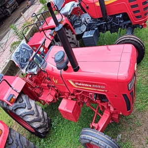 Ofertas al por mayor en tractores Mahindra con accesorios completos 85HP 4WD Motor y bomba Nuevos modelos bastante usados en stock Listo para la venta - Product Image 2