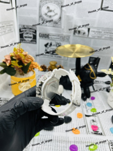 นาฬิกาดิจิตอลเงินประดับเพชรโมอิสซาไนต์ VVS พร้อมกรอบประดับหินหลากสี ดีไซน์ทันสมัยสำหรับทุกเพศ - Product Image 3