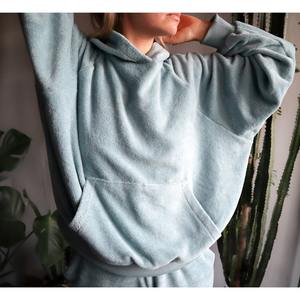 Conjunto de ropa de descanso de algodón de bambú Cómoda sudadera esponjosa y Joggers Estilo frontal plano para el verano - Product Image 4