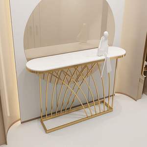 Base de table d'appoint décorée Table basse à dessus arrondi doré Table d'appoint en métal design Maison & Hôtels - Product Image 5