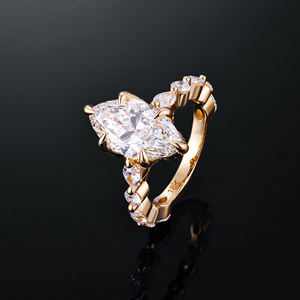 AMBER JEWELS Anillo de Compromiso Unisex de Plata 925 con Moissanita Corte Marquesa, Engaste Pavé, Estilo Clásico - Product Image 4