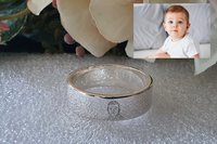 14k Gold Rhodium-Plattierter 925 Silber Feinring 6mm mit Individueller Fotogravur Kinderporträt Eltern-Gedenkgeschenk Kindernamen
