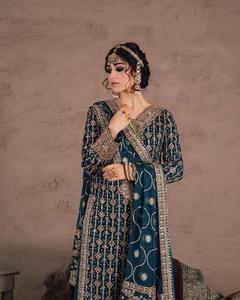 Hermoso conjunto de Georgette Kurta para mujer con increíble Bordado de hilo de lentejuelas trabajo de diamantes perfecto para fiesta y ropa festiva - Product Image 4