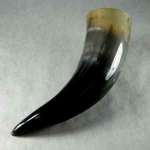 Jarra de cerveza de búfalo vikingo natural hecha a mano con cuerno tallado personalizado - Product Image 6