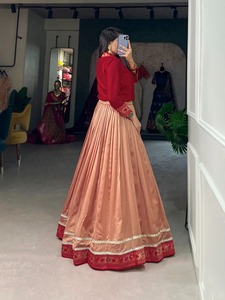 Nuevo conjunto de seda Vichitra con borde de encaje liso y Paithani colección Lehenga Choli de algodón para adultos - Product Image 3