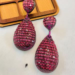 Hermosos pendientes elegantes Pendientes de moda de la mejor calidad para mujer Ropa moderna Ropa DE BODA Mujeres y niñas Aspecto elegante - Product Image 1