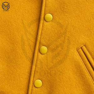 แจ็คเก็ตวาร์ซิตี้ผู้ชายสำหรับฤดูหนาว คอตั้ง ทำจากขนสัตว์ 100% ระบายอากาศได้ดี เป็นมิตรกับสิ่งแวดล้อม บุขนสัตว์ ปิดด้วยกระดุมเม็ดเดียว ปรับแต่งได้ - Product Image 3