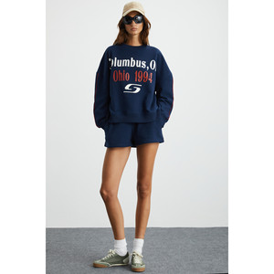 Sudadera Urbana KEIRY para Mujer, Forrada de Felpa, Ultra Suave, de Algodón Orgánico, con Estampado Urbano y Mangas con Ribete - Product Image 2