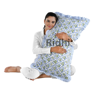 Housse de coussin lombaire RIDHI 20x36 à volants bleus en acier léger, motif floral, imprimé à la main sur coton, personnalisable, amovible, lavable, décorative - Product Image 1