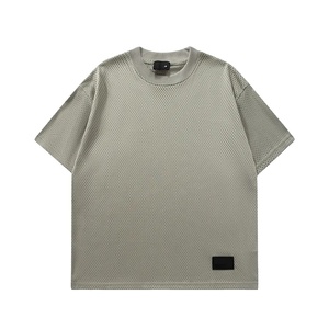 เสื้อยืดคอกลมสำหรับผู้ชายระบายอากาศได้ดีคอกลมธรรมดาเสื้อยืดตาข่ายโพลีเอสเตอร์100% สำหรับฤดูร้อนพิมพ์โลโก้ได้ตามต้องการ - Product Image 1