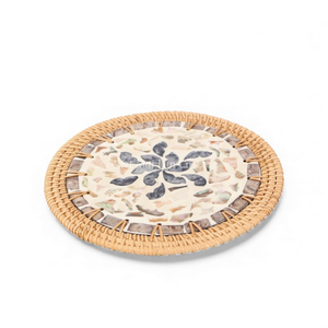 Mantel Individual de Nácar con Borde de Ratán para Espacios de Comedor Tranquilos y Decoración Diaria del Hogar, de Vietnam - Product Image 1