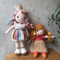 Vente chaude ! Adorables poupées et animaux en crochet faits à la main, jouets en peluche amigurumi en crochet pour bébé fille et garçon