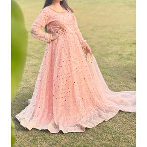 Elegante Vestido de Noche Rosa Claro Tipo Bola, Talla XS, Mangas Cortas, Cintura Imperio, Estilo Sencillo, Largo hasta el Suelo con Abertura - Product Image 1