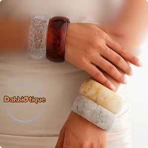 Elegantes brazaletes de resina transparente con coloridas hojas secas y lámina dorada para accesorios diarios de mujer - Product Image 6