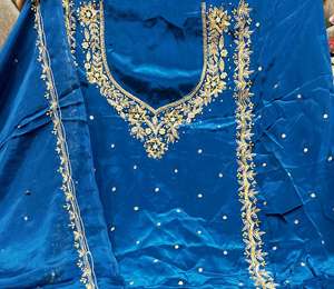 Costumes indiens modernes non cousus brodés à la main pour femmes pour les fêtes de style traditionnel - Product Image 1