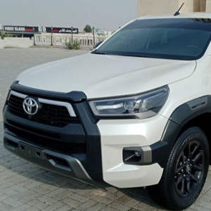 Toyota Hilux 4x4 d'occasion propre, modèle 2020, automatique, 5 places, sièges en cuir, transmission intégrale, régulateur de vitesse adaptatif, feux LED, Euro V, caméra 360° - Product Image 1