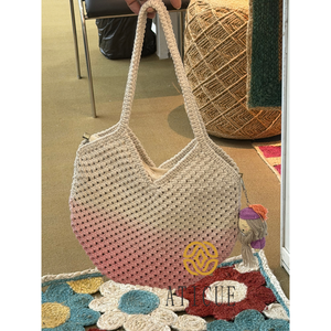 Bolso de macramé estilo ombre, blanco y rosa, de algodón, hecho a mano, estilo bohemio, elegante, para llevar en la mano o al hombro, con dos borlas, para mujer, 13x13 pulgadas. - Product Image 5