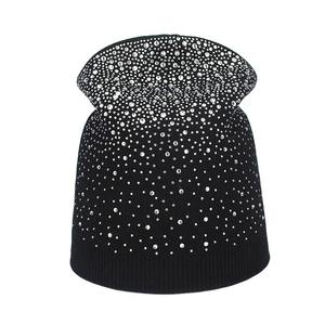 Gorro de invierno de alta calidad para mujer, diseño personalizado, gorro de punto impermeable adornado con diamantes de imitación, fabricante OEM ODM - Product Image 6