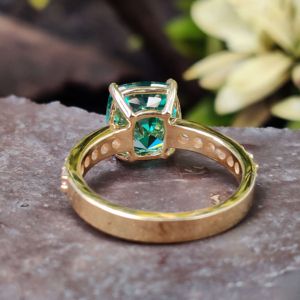 Bague solitaire en or massif 10 carats avec pavé de diamants cultivés en laboratoire VVS pour fête de mariage cadeau d'anniversaire certifié IGI pour la mariée - Product Image 3